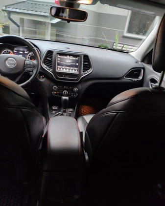 Jeep Cherokee cena 85000 przebieg: 168100, rok produkcji 2019 z Lubartów małe 596